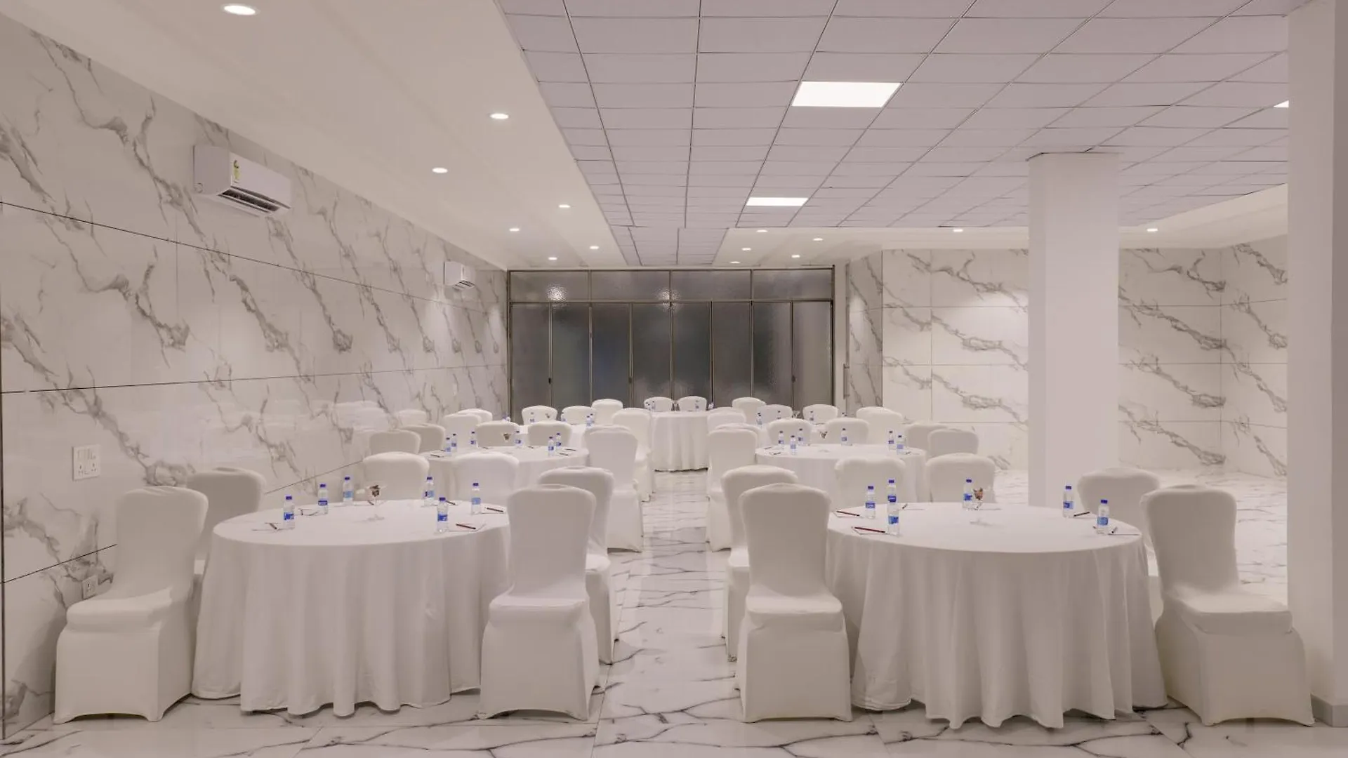 The Hoften Sukh Vasa, Sector 51 Gurgaon 3*,